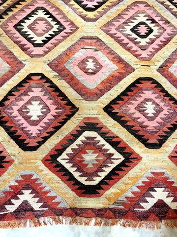 PERSONAL COLLECTION: VINTAGE KILIM RUG "GERTRUDE"