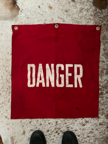 MEDIUM DANGER FLAG